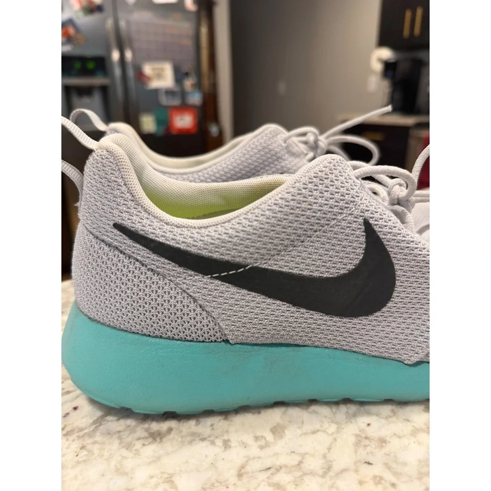 Nike Roshe One Mens 9.5‎ Wolf Grey Island Turquoise Running Shoes 511881-013